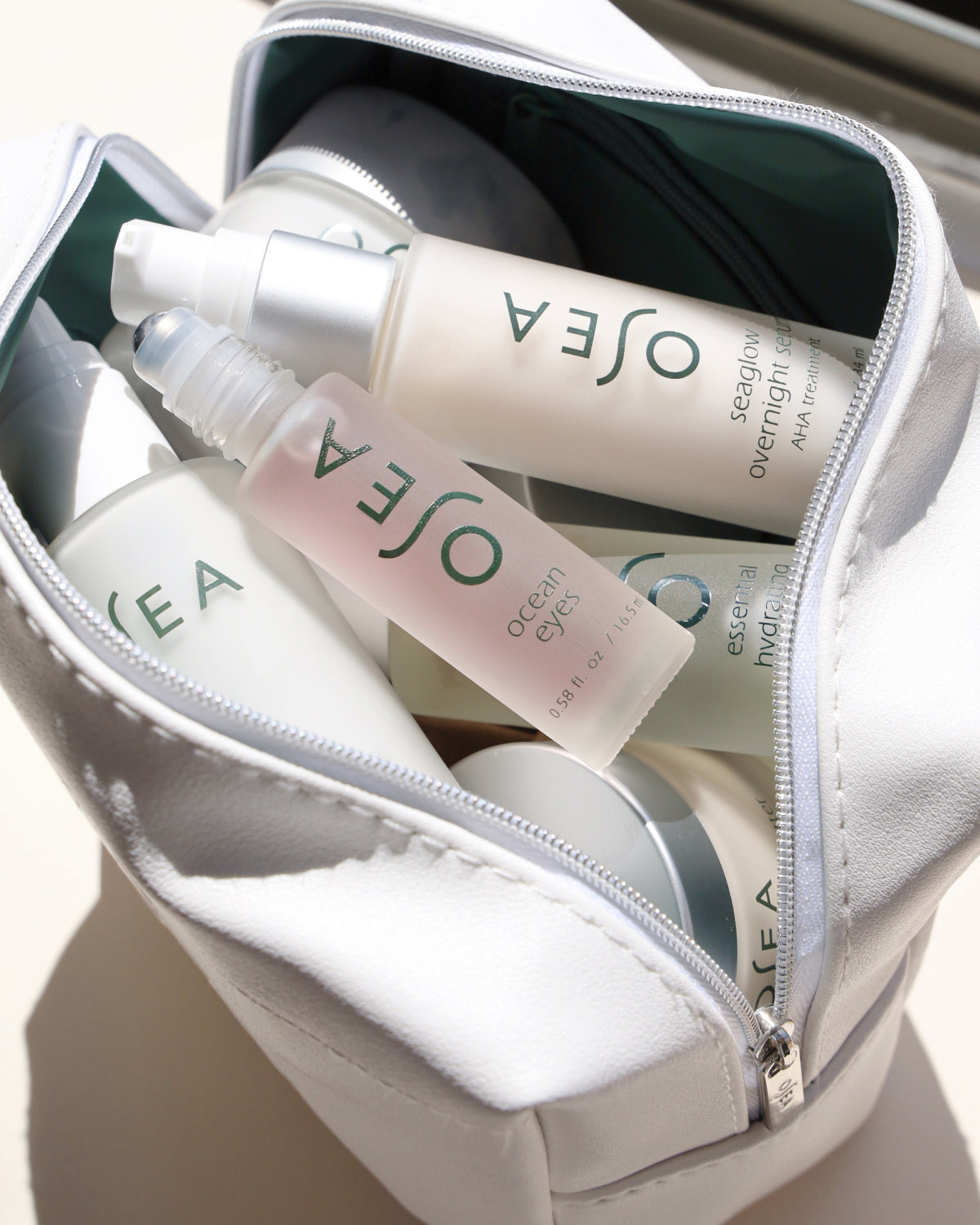 2025_VeganLeatherBag_COSMO-BAG_LIFESTYLE1_1500x1200_ad41013d-633f-4e1f-890d-cd541f96fd20.jpg